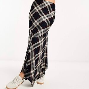 Long skirt, fishtail design- checks design for fall